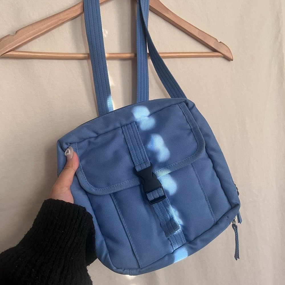 Uniqlo adjustable strap purse in blue